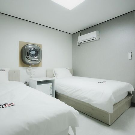 Stayan Guesthouse And Bnb ปูซาน ภายนอก รูปภาพ