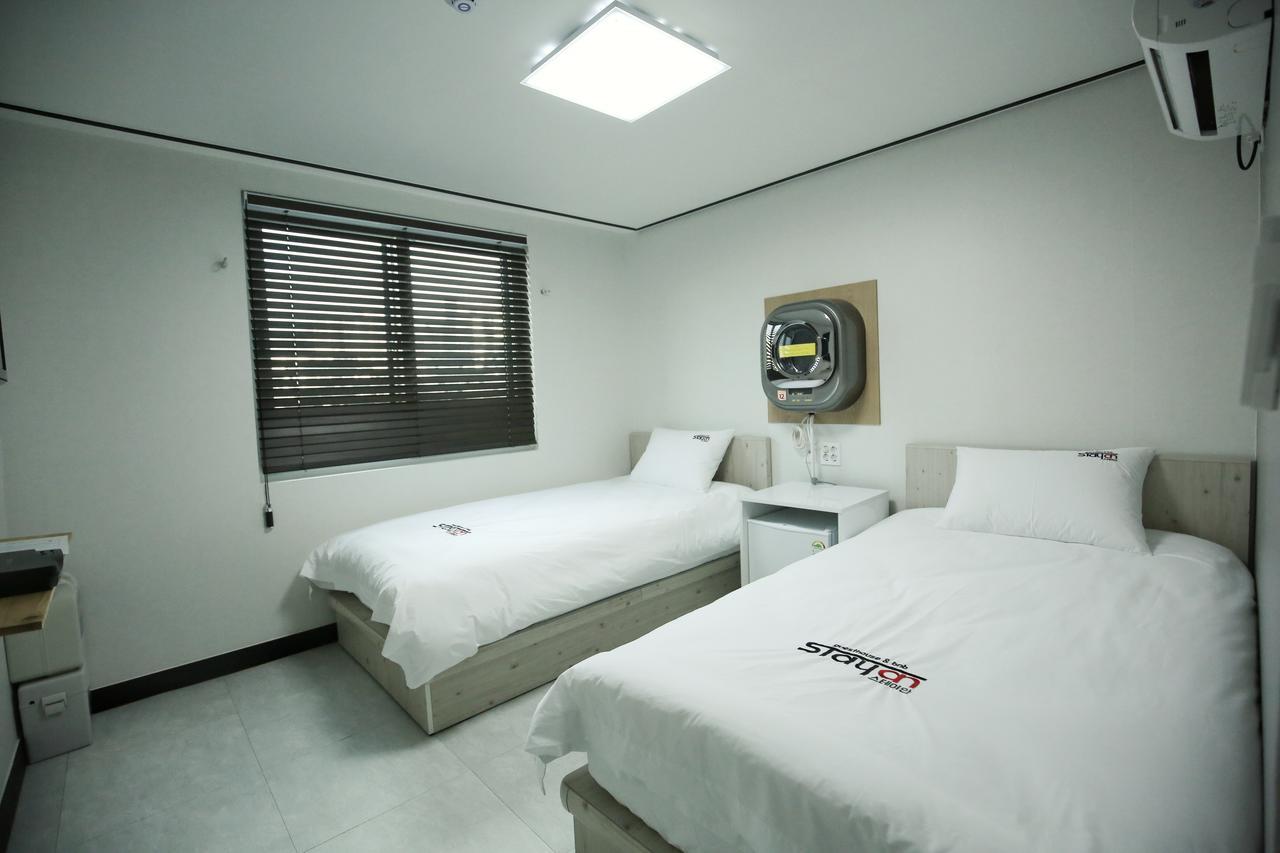 Stayan Guesthouse And Bnb ปูซาน ภายนอก รูปภาพ